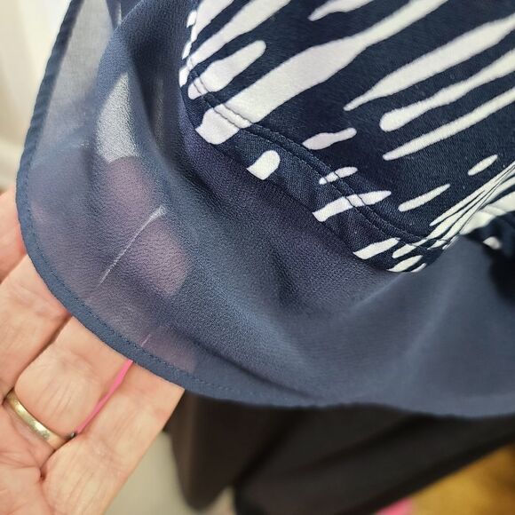 Chicos Easywear Top Asymmetrical 3/4 Sleeve - Picture 7 of 8